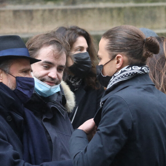 Alexandre Brasseur, ses enfants Louis et Jeanne - Sorties - Obsèques de l'acteur Claude Brasseur en l'église Saint-Roch à Paris le 29 décembre 2020.