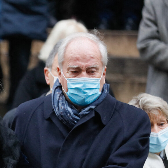 Alexandre Brasseur, Michèle Cambon, la femme de Claude Brasseur, son frère le sénateur Christian Cambon - Sorties - Obsèques de l'acteur Claude Brasseur en l'église Saint-Roch à Paris le 29 décembre 2020.