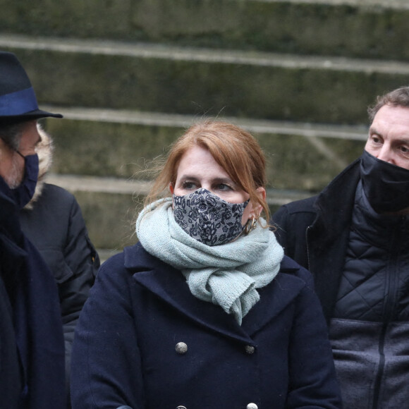 Sorties - Alexandre Brasseur, Ariane Séguillon - Obsèques de l'acteur Claude Brasseur en l'église Saint-Roch à Paris le 29 décembre 2020.