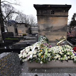 Illustration de la tombe de l'acteur Claude Brasseur au cimetière du Père Lachaise le jour de ses obsèques à Paris le 29 décembre 2020. 