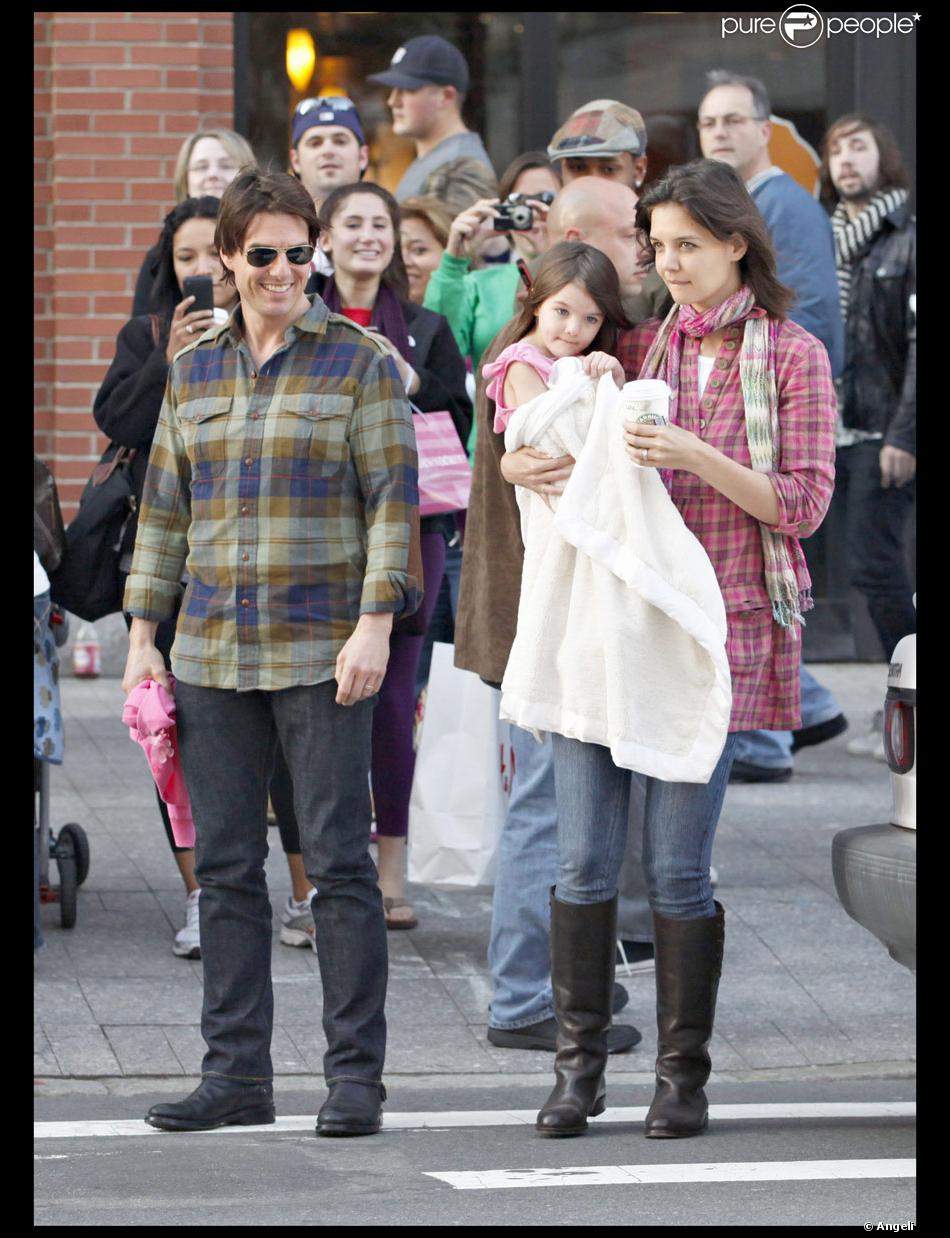 Last year, one tabloid suggested that cruise gossip cop would like to mention that a year has gone by since the story came out and there hasn't been any talk of reconciliation between suri and tom cruise. Tom Cruise, Katie Holmes et Suri Cruise à Boston le 11 ...
