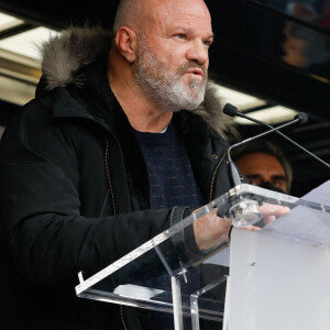 Philippe Etchebest - Rassemblement national des métiers de l'hôtellerie, de la restauration, du tourisme à l'appel de l'UMIH et du GNI à l'esplanade des Invalides à Paris, le 14 décembre 2020.. © Christophe Clovis / Bestimage