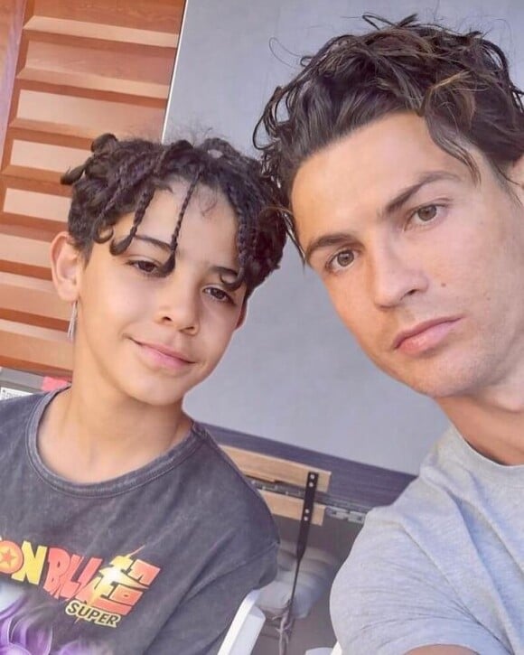Cristiano Ronaldo fête les 10 ans de son fils Cristiano Jr sur Instagram le 17 juin 2016.