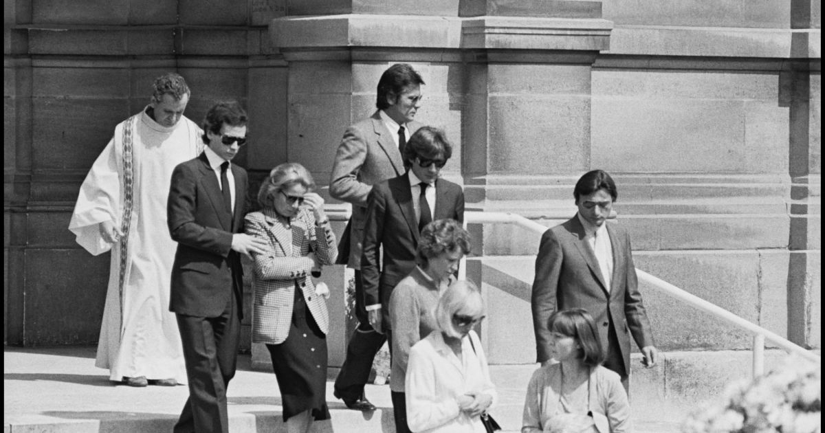 Daniel Biasini et Alain Delon aux obsèques de David Meyen, le fils de