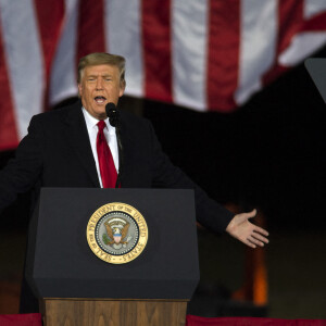 Le président Donald Trump vient soutenir les candidats républicains aux sénatoriales en Georgie le 4 janvier 2021 © Robin Rayne/ZUMA Wire / Bestimage