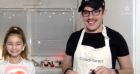 Jérémy Chapron, ex-candidat de la Star Academy devenu directeur artistique des Kids United participe à "Tous en cuisine" avec Valentina - M6