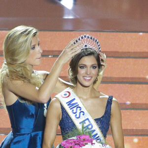 Iris Mittenaere, Miss Nord-Pas-de-Calais élue Miss France 2016 lors du concours organisé à Lille, le 19 décembre 2015.