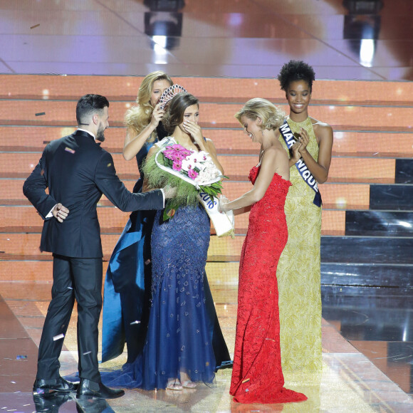 Iris Mittenaere, Miss Nord-Pas-de-Calais élue Miss France 2016 lors du concours organisé à Lille, le 19 décembre 2015.