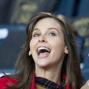 Mathieu Vergne et sa femme Ophélie Meunier - People dans les tribunes du parc des princes lors du match de championnat de Ligue 1 Conforama opposant le Paris Saint-Germain (PSG) à Lille le 22 Novembre 2019 à Paris © Cyril Moreau / Bestimage 