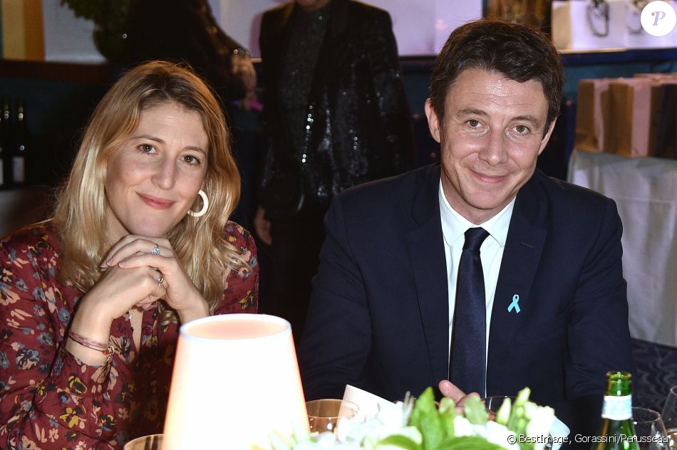 Exclusif - Benjamin Griveaux et sa femme Julia Minkowski - 2ème soirée de Gala au profit de l'association nationale "Le Refuge" et de ses actions de soutien aux jeunes LGBT+ victimes d'homophobie ou de transphobie, au théâtre des Folies Bergère à Paris, le 18 novembre 2019. Depuis 2003, Le Refuge accueille de jeunes garçons et filles de 18 à 25 ans en situation d'isolement du fait de leur orientation sexuelle ou de genre. Le Refuge propose l'hébergement temporaire, l'accompagnement social et psychologique, l'écoute et la médiation familiale, ainsi que des interventions en milieu scolaire. Le Refuge est présent aujourd'hui dans 20 villes en France avc des délégations régionales et départementales. Plus de 150 jeunes sont mis à l'abri chaque soir sur tout le territoire. La somme récoltée pour "Le Refuge" est de 272.450€. © Gorassini/Perusseau/Bestimage