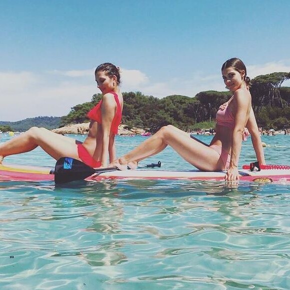 Camille Cerf et Iris Mittenaere proches sur Instagram