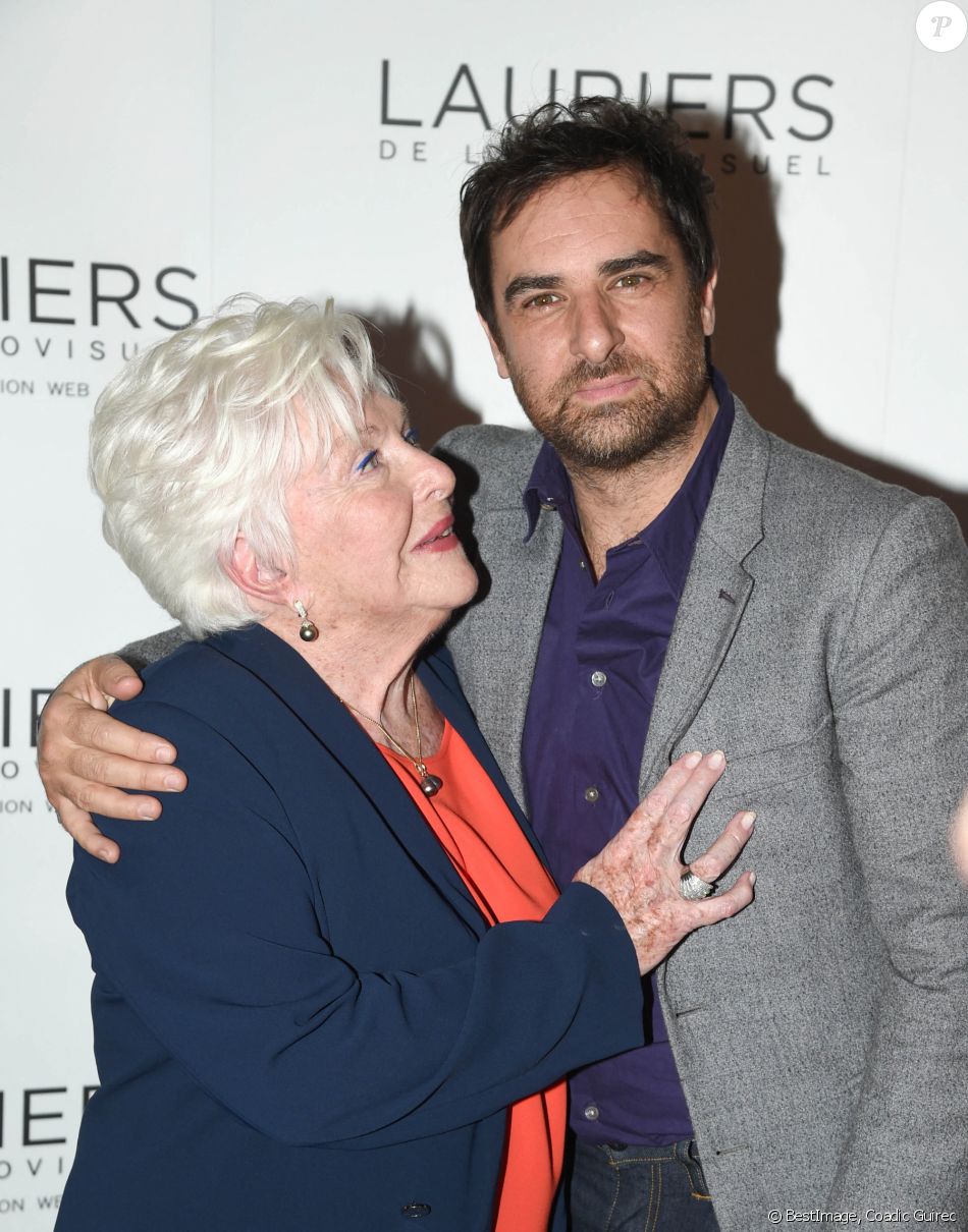 Line Renaud (Laurier d'Interprétation Féminine) et Grégory Montel au 25e palmarès pour les Lauriers de l'Audiovisuel au Théâtre Marigny à Paris, France, le 10 février 2020. © Coadic Guirec/Bestimage