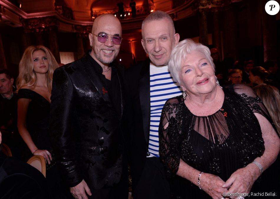 Pascal Obispo, sa femme Julie Hantson, Jean-Paul Gaultier et Line Renaud lors de la soirée de gala de la 18e édition du "Dîner de la mode du Sidaction" au Pavillon Cambon Capucines - Potel et Chabot à Paris, France, le 23 janvier 2020. © Rachid Bellak/Bestimage
