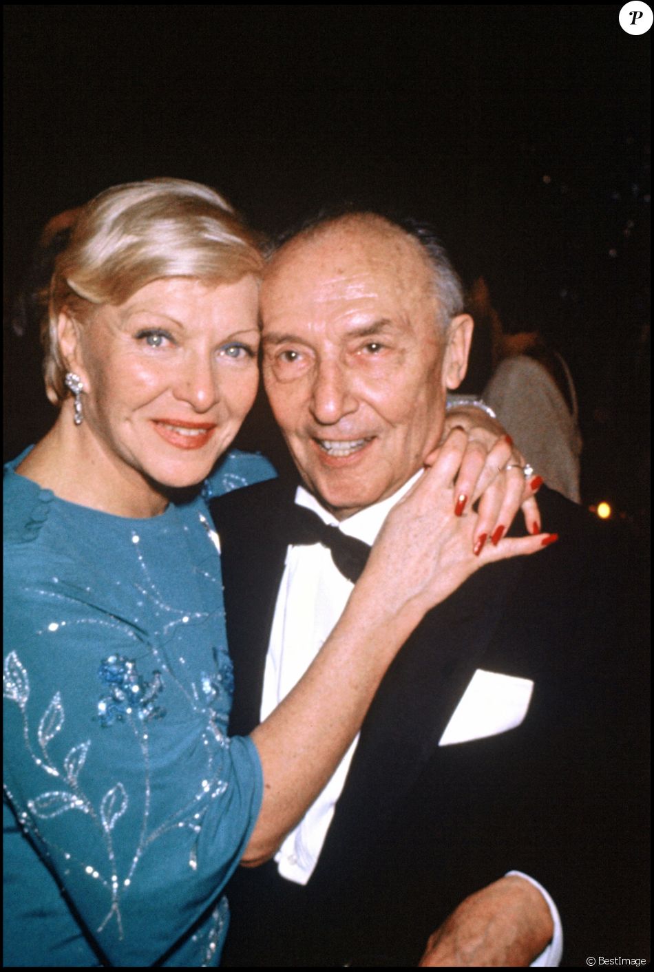 Archives - Line Renaud et son mari Loulou Gasté à la soirée de gala au Paradis Latin.