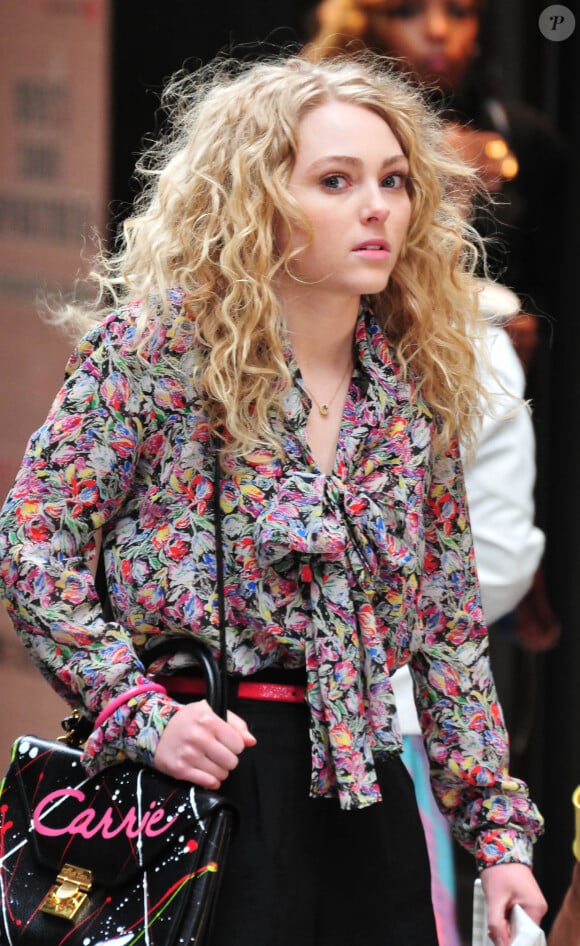 Anna Sophia Robb sur le tournage de la série "Carrie Diaries" à New York, le 25 mars 2012. 
