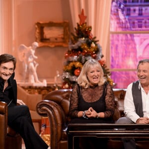 Exclusif - Charlotte de Turckheim et Daniel Russo avec Pierre Palmade (Metteur en scène) après avoir joué "Treize à table" - Enregistrement de la pièce de théâtre "On refait le boulevard" au théâtre de la porte Saint-Martin à Paris, France, le 10 octobre 2016 pour une diffusion le vendredi 21 octobre à 20h55 sur France 3. © Gouhier-Jacovides/Bestimage