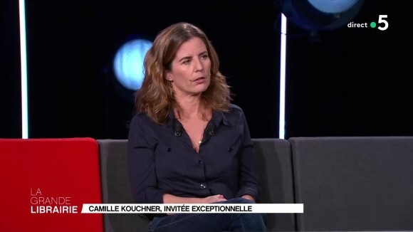 Camille Kouchner face à l'indifférence de son beau-père, accusé d'inceste : "Je n'en reviens pas"