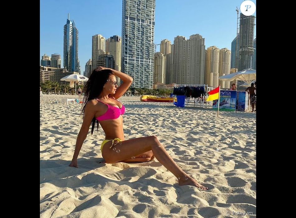Julie Ricci en bikini, décembre 2020