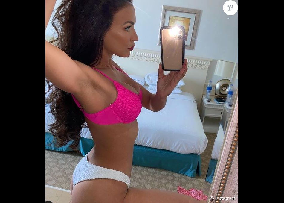 Julie Ricci en bikini, décembre 2020