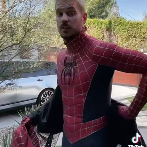 M. Pokora se déguise en Spiderman le 16 janvier 2021 sur Instagram.