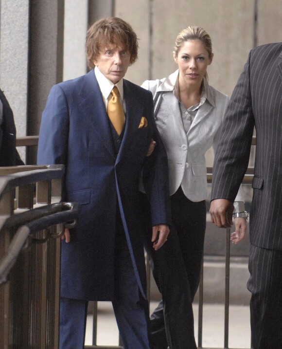 Phil Spector et son épouse Rachelle au tribunal de Los Angeles.