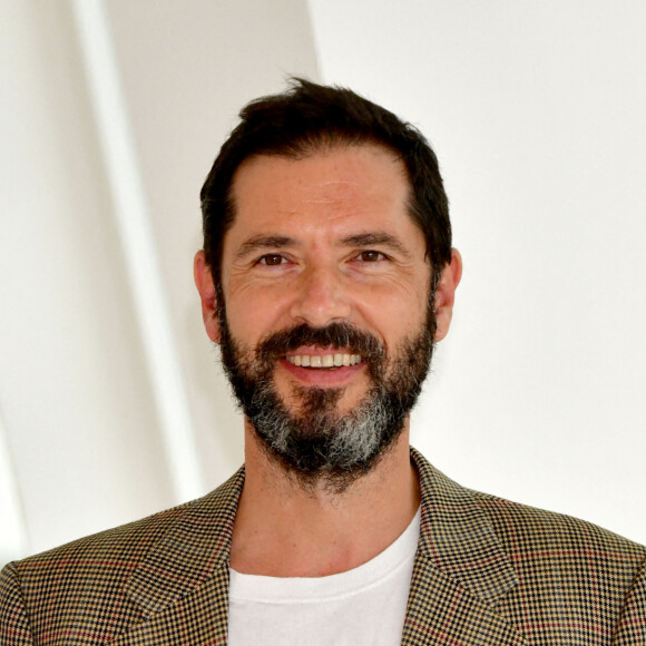 Melvil Poupaud - Photocall de la série "Ovni" dans le cadre de Canneseries saison 3 au Palais des Festivals à Cannes, le 11 octobre 2020. © Bruno Bebert/Bestimage