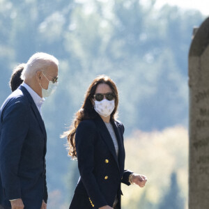 Hallie Biden, veuve de Beau Biden, Robert Biden, le petit-fils de Joe Biden - Joe Biden sort de la messe à Wilmington et va se recueillir sur la tombe de son fils Beau au cimetière Brandywine Roman Catholic. Le 8 novembre 2020. © Brian Branch Price/ZUMA Wire / Bestimage