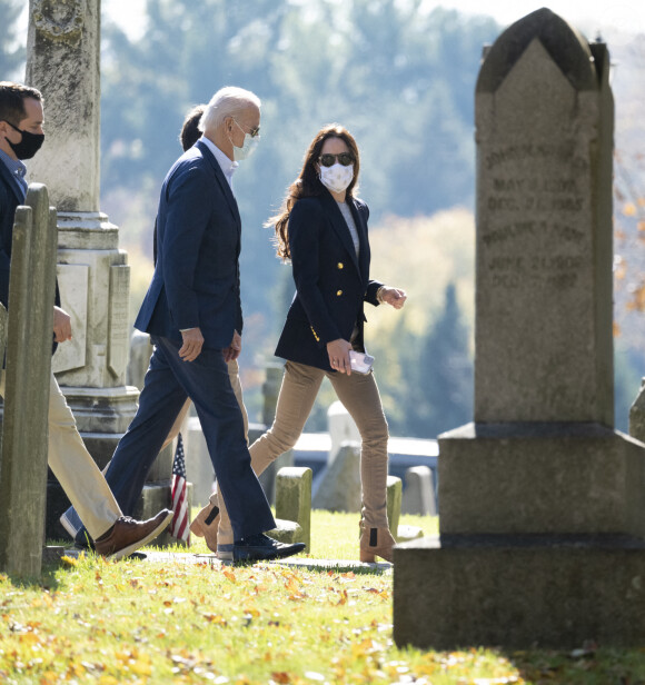 Hallie Biden, veuve de Beau Biden, Robert Biden, le petit-fils de Joe Biden - Joe Biden sort de la messe à Wilmington et va se recueillir sur la tombe de son fils Beau au cimetière Brandywine Roman Catholic. Le 8 novembre 2020. © Brian Branch Price/ZUMA Wire / Bestimage