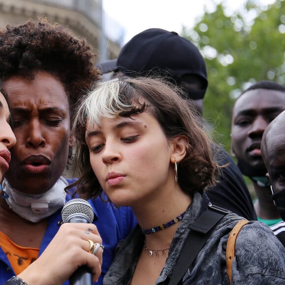 Camelia Jordana - Rassemblement contre le racisme et les violences policières, à l'appel du comité " Vérité pour Adama ", Place de la République, à Paris, France. Le 13 juin 2020.
