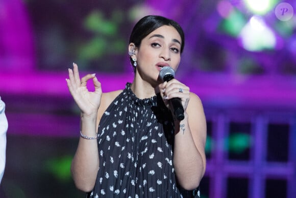 Exclusif - Camélia Jordana - "La chanson de l'année" dans les jardins du Palais Royal à Paris, qui sera diffusée le 12 juin sur TF1. Le 11 juin 2020. © Cyril Moreau / Bestimage