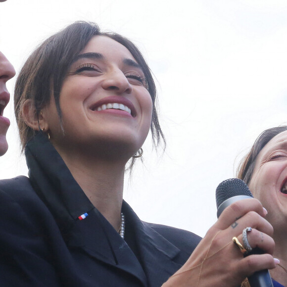 Camélia Jordana lors d'une manifestation contre le racisme et les violences policières place de la République à Paris le 9 juin 2020. © Panoramic / Bestimage