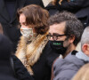 Exclusif - Cendrine Dominguez et son compagnon Cyrille Eldin - Sorties des obsèques de Hubert Auriol au Temple de l'Oratoire du Louvre à Paris.