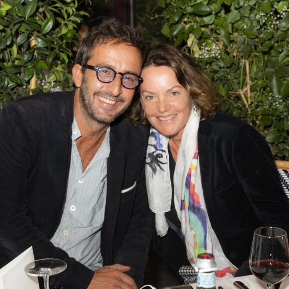 Cendrine Dominguez et son nouveau compagnon Cyrille Eldin - Cyrille Eldin et Cendrine Dominguez en couple lors de la soirée en hommage au personnel soignant de l'APHP (Assistance Publique - Hôpitaux de Paris) au restaurant "Le Récamier" à Paris © Jack Tribeca/Bestimage