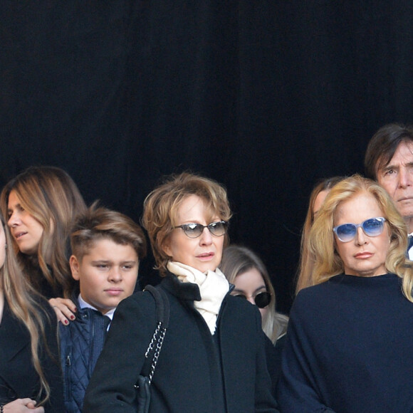 Estelle Lefébure, sa fille Emma Smet, Alexandra Pastor, Nathalie Baye, Sylvie Vartan et son mari Tony Scotti - Arrivées des personnalités en l'église de La Madeleine pour les obsèques de Johnny Hallyday à Paris le 8 decembre 2017. © Veeren/Bestimage