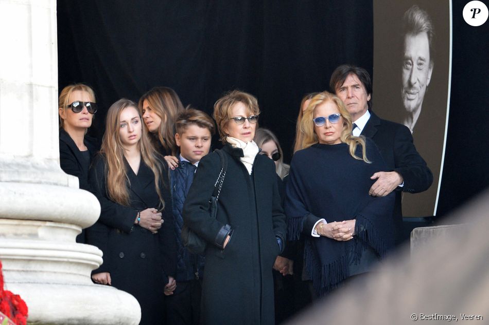 Estelle Lefébure, sa fille Emma Smet, Alexandra Pastor, Nathalie Baye, Sylvie Vartan et son mari Tony Scotti - Arrivées des personnalités en l'église de La Madeleine pour les obsèques de Johnny Hallyday à Paris le 8 decembre 2017. © Veeren/Bestimage
