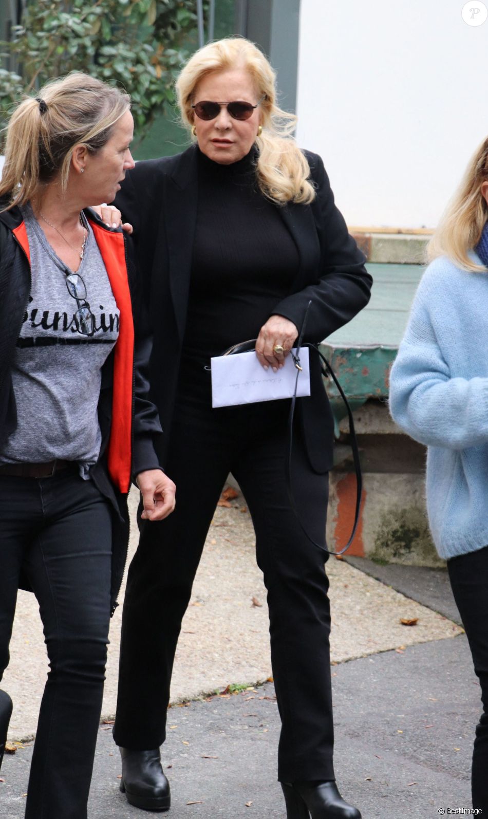 Sylvie Vartan - Arrivées des people pour l'enregistrement de l'émission "Vivement dimanche" à Paris. Le 2 octobre 2019.