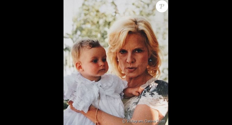 Darinna Scotti rend hommage à sa mère Sylvie Vartan pour son anniversaire. Le 16 août 2020.