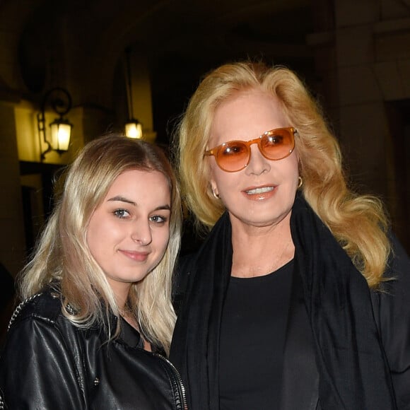 Sylvie Vartan avec sa fille Darina Scotti-Vartan à la générale de la pièce "La Vraie Vie" au théâtre Edouard 7 à Paris, le 18 septembre 2017. © Guirec Coadic/Bestimage