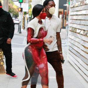 Offset et son épouse Cardi B font du shopping dans une boutique Louis Vuitton à Los Angeles, le 22 janvier 2021.