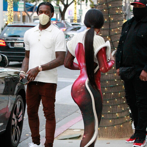 Offset et son épouse Cardi B font du shopping dans une boutique Louis Vuitton à Los Angeles, le 22 janvier 2021.