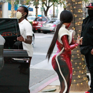 Offset et son épouse Cardi B font du shopping dans une boutique Louis Vuitton à Los Angeles, le 22 janvier 2021.