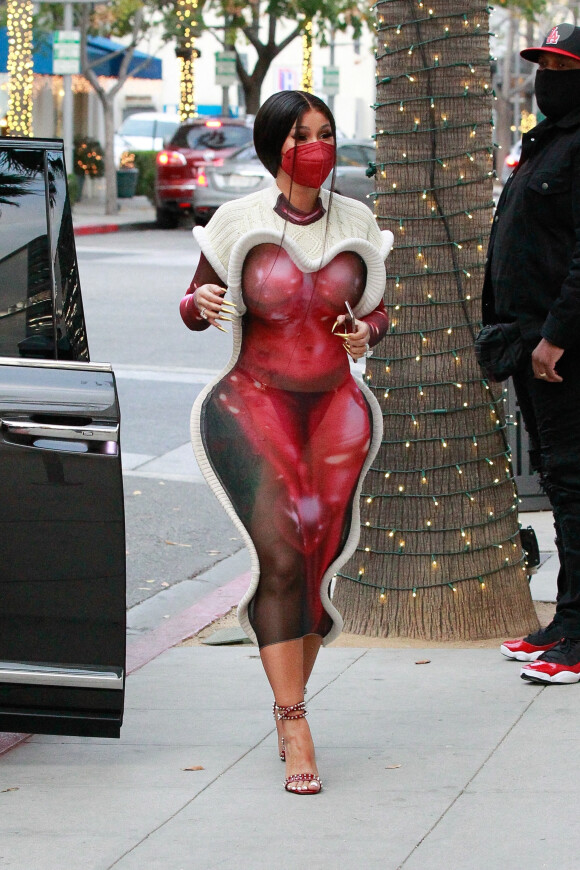 Offset et son épouse Cardi B font du shopping dans une boutique Louis Vuitton à Los Angeles, le 22 janvier 2021.