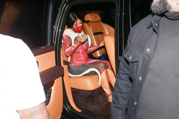 Offset et son épouse Cardi B font du shopping dans une boutique Louis Vuitton à Los Angeles, le 22 janvier 2021.