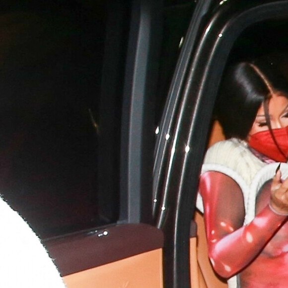 Offset et son épouse Cardi B font du shopping dans une boutique Louis Vuitton à Los Angeles, le 22 janvier 2021.