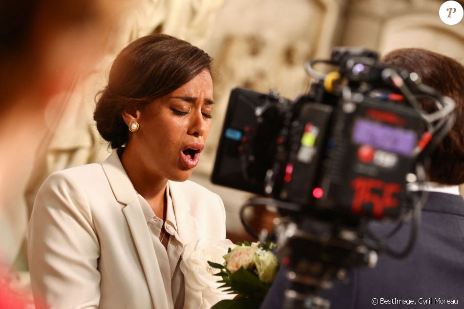 Exclusif - Amel Bent sur le tournage du téléfilm pour France 3 "Les sandales blanches" (diffusion le 25 janvier 2021) à Meudon le 18 septembre 2020. © Cyril Moreau / Bestimage