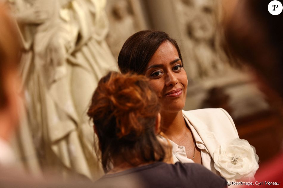 Exclusif - Amel Bent sur le tournage du téléfilm pour France 3 "Les sandales blanches" (diffusion le 25 janvier 2021) à Meudon le 18 septembre 2020. © Cyril Moreau / Bestimage