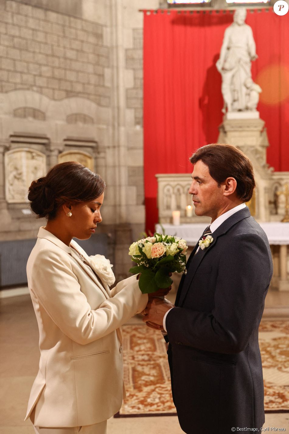 Exclusif - Amel Bent, Stéphane Rideau sur le tournage du téléfilm pour France 3 "Les sandales blanches" (diffusion le 25 janvier 2021) à Meudon le 18 septembre 2020. © Cyril Moreau / Bestimage