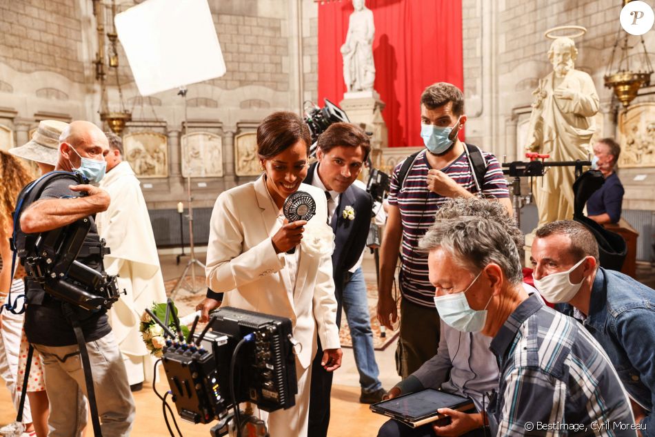 Exclusif - Amel Bent, Stéphane Rideau sur le tournage du téléfilm pour France 3 "Les sandales blanches" (diffusion le 25 janvier 2021) à Meudon le 18 septembre 2020. © Cyril Moreau / Bestimage