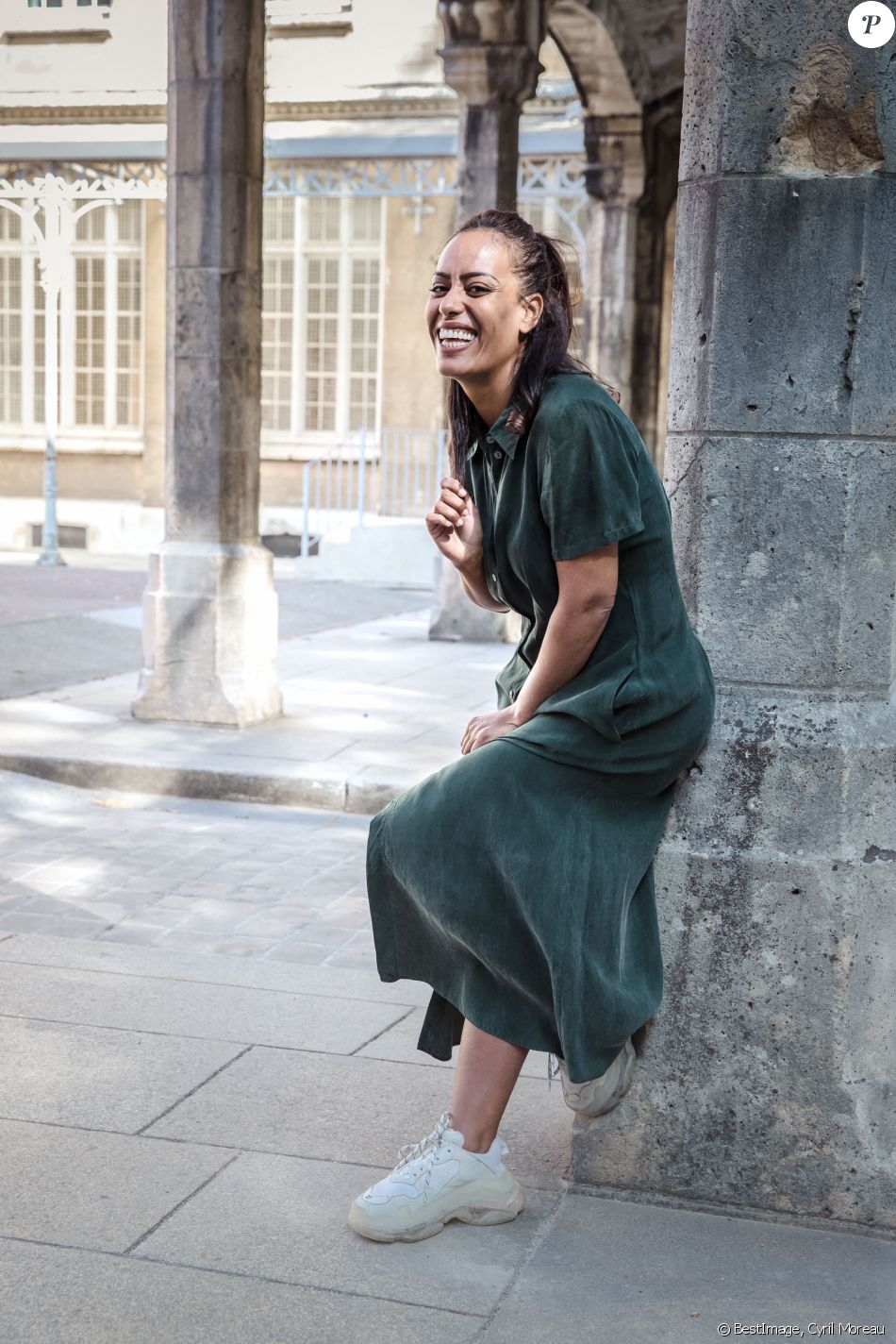 Exclusif - Amel Bent en marge du tournage du téléfilm de France 3 "Les sandales blanches" (diffusé le 25 janvier 2021) à Meudon le 18 septembre 2020 © Cyril Moreau / Bestimage