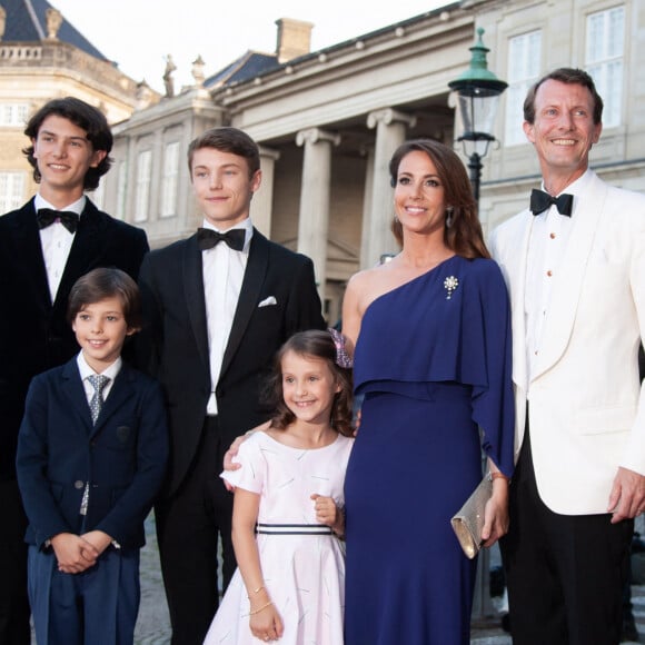Le prince Joachim de Danemark, la princesse Marie de Danemark, le prince Nikolai de Danemark, le prince Felix de Danemark, le prince Henrik de Danemark, la princesse Athena de Danemark - Célébration du 50ème anniversaire du prince J. de Danemark, dîner organisé par la reine M.II de Danemark au chateau Amalienborg, Copenhague.
